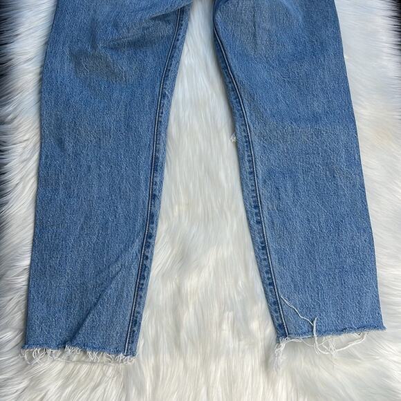 Levi’s High Rise Wedgie Icon Fit Jeans in Authentically Yours - Picture 9 of 11